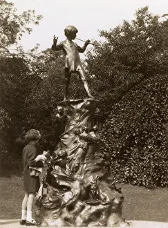 Stereo: Peter Pan statue, Kensington Gardens, London