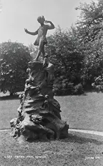 Confidently: Peter Pan Statue in London
