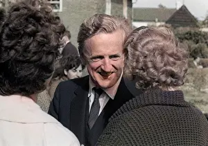 Pears: Peter Pears talking with Dorothy Strode 1961
