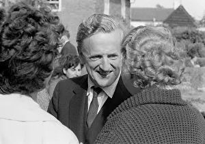 Pears: Peter Pears talking with Dorothy Strode 1961
