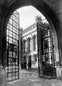 Frontline: Peterhof, 1942