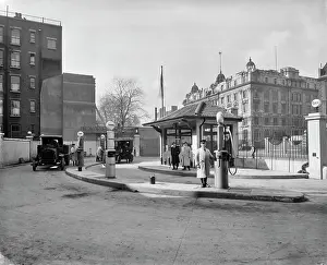 Grades: Petrol station 1922
