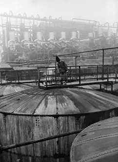 Ploesti: Petroleum tank, 1935