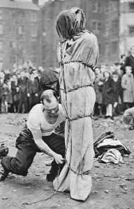 Escapologist: Petticoat Lane escapologist