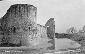 Pevensey: Pevensey Castle Ruins