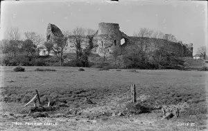 Pevensey: Pevensey Castle Ruins