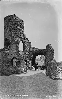 Pevensey: Pevensey Castle Ruins