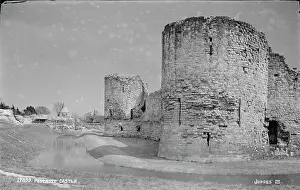 Pevensey: Peversey Castle Ruins