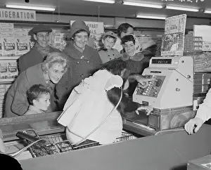 Exploiting: PG Tips tea advert chimpanzee Opens Liptons Supermarket