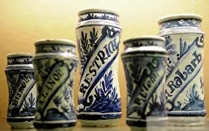 Bottles: Pharmaceutical jars. Spanish Albarello. 17th century. Pharma