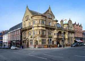 Liverpudlian: Philharmonic pub, Liverpool, England