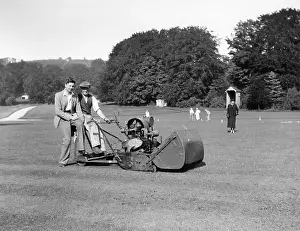Mowers: PHOTO OF LAWN MOWER 1930
