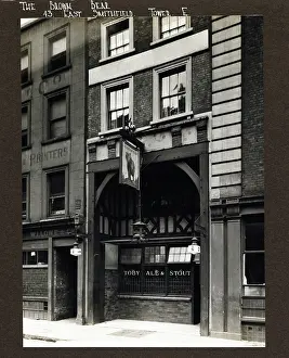 Smithfield: Photograph of Brown Bear PH, East Smithfield, London