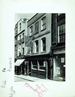 Gravesend: Photograph of Bull PH, Gravesend, Kent