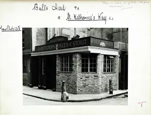 Smithfield: Photograph of Bulls Head PH, East Smithfield (New), London