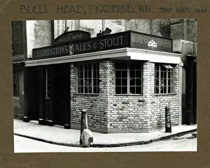 Smithfield: Photograph of Bulls Head PH, East Smithfield (New), London