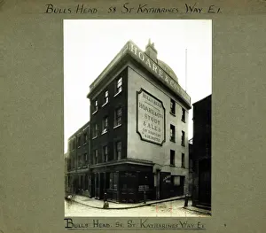 Smithfield: Photograph of Bulls Head PH, East Smithfield (Old), London
