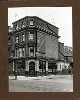 Hackney: Photograph of Earl Amhurst PH, Hackney, London