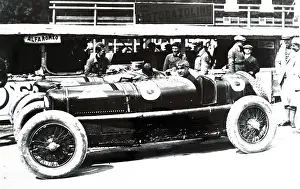 File: A photograph of a File Auto Alfa Romeo