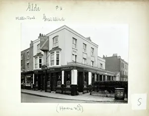 Gravesend: Photograph of Globe PH, Gravesend, Kent