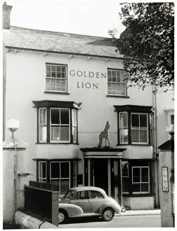 Brutton: Photograph of Golden Lion PH, Seaton, Devon