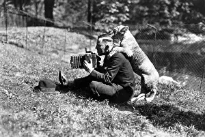 Sniffs: Photographer in the Berlin Zoo