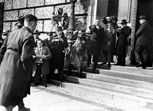 Cameras: Photojournalists in front of the Reichstag, 1930