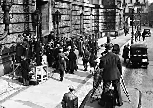 Cameras: Photojournalists in front of the Reichstag, 1931