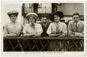 Phyllis and Zena Dare with their parents and brother Jack