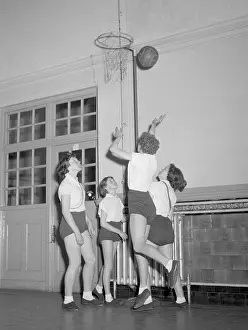 Netball: Physical education, netball