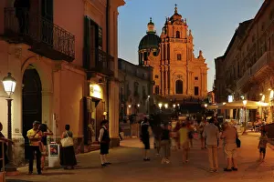 Ragusa: Piazza Duomo and Duomo San Giorgio, Ragusa, Sicily, Italy