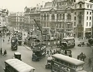 Hoardings: PICCADILLY CIRCUS 1928