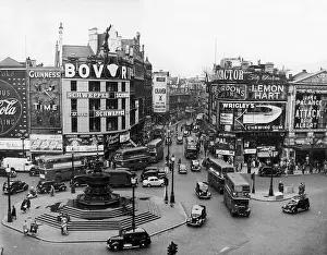Wrigleys: PICCADILLY CIRCUS 1950S
