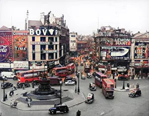 Wrigleys: PICCADILLY CIRCUS 1956