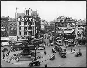 Wrigleys: PICCADILLY CIRCUS 1956