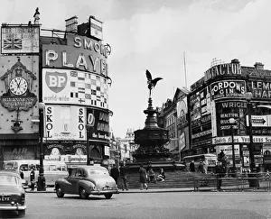 Hoardings: Piccadilly Circus