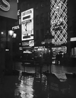Saxone: PICCADILLY CIRCUS LIGHTS