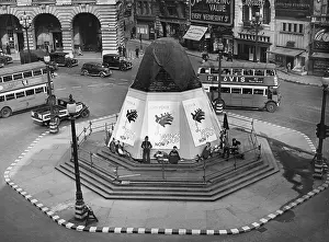Fountains: The Piccadilly Circus in London, 1939