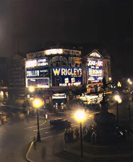 Wrigley: Piccadilly Circus at night