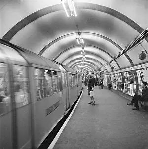 Bakerloo: Piccadilly Circus Underground Station