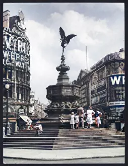 Incolourisedpic: PICCADILLY/EROS 1950S