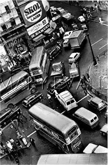 Routemaster: PICCADILLY TRAFFIC 1960S