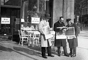 Anhalter: Pickets in front of the Berlin Cafe Express, 1929