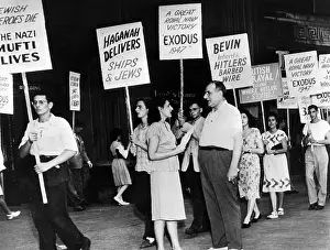 Csu 2012 12: Pickets at the British Consulate in Chicago. ?