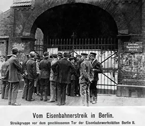 Strikers: Pickets in front of the gate of the railway