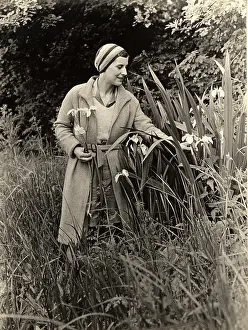 Chic: Picking flowers in the 1930s