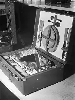 Resin: Picnic basket, 1938