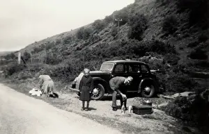 Hamper: Picnic with Morris 8 E Series 4 Door Six Light