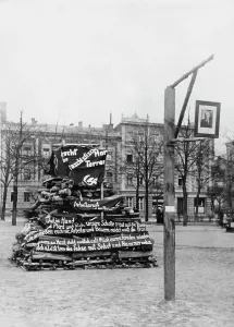 Hung: A picture of Lenin hanging from the gallows, 1933