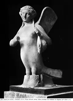 Dipylon: Picture representing a statue of